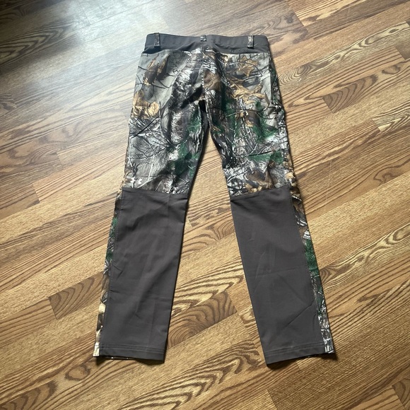 Under Armour women’s camel pants - Picture 4 of 9